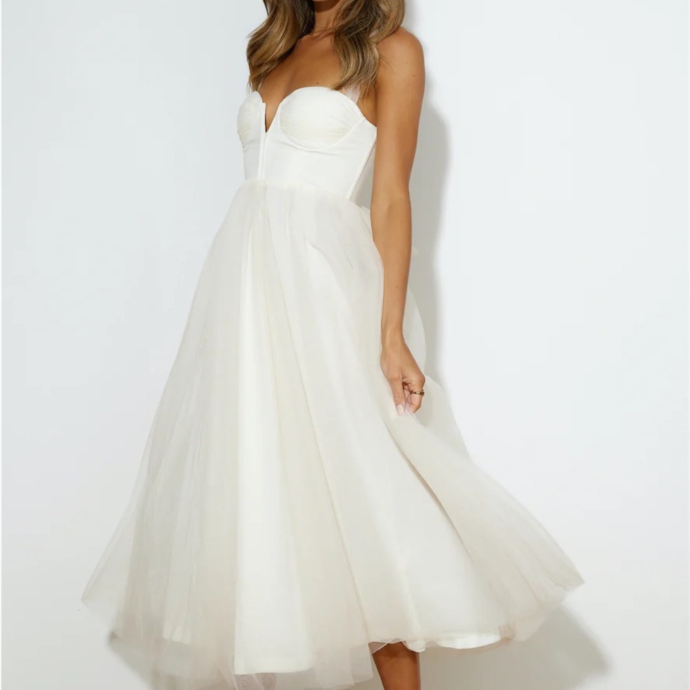 Hello Molly White Strapless Tulle Midi Dress